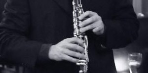 mains sur instrument